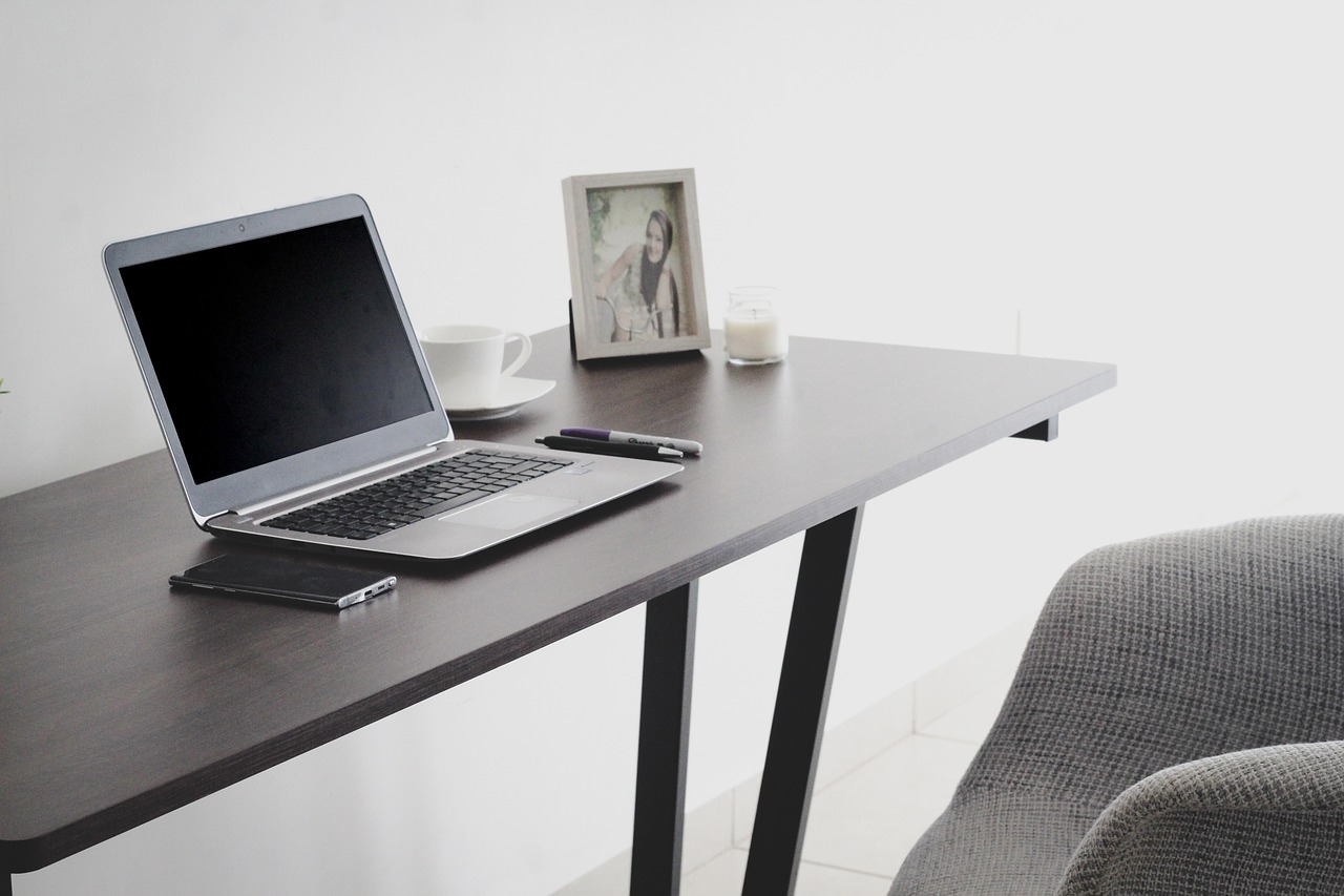 entdecken sie die besten tipps und lösungen für produktives arbeiten im home office. erfahren sie, wie sie ihren arbeitsplatz zu hause optimal einrichten und effizient von zu hause aus arbeiten können.